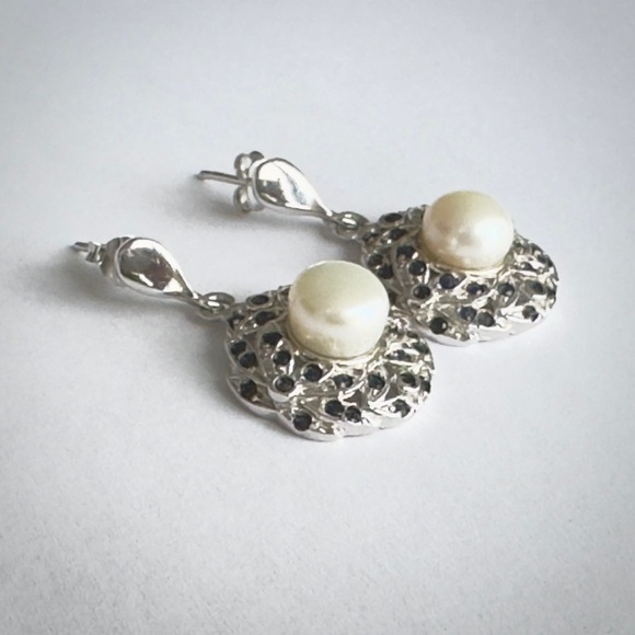 925 Silver Dangle Earrings with White Pearl and Blue Sapphires - Picture 4 of 8